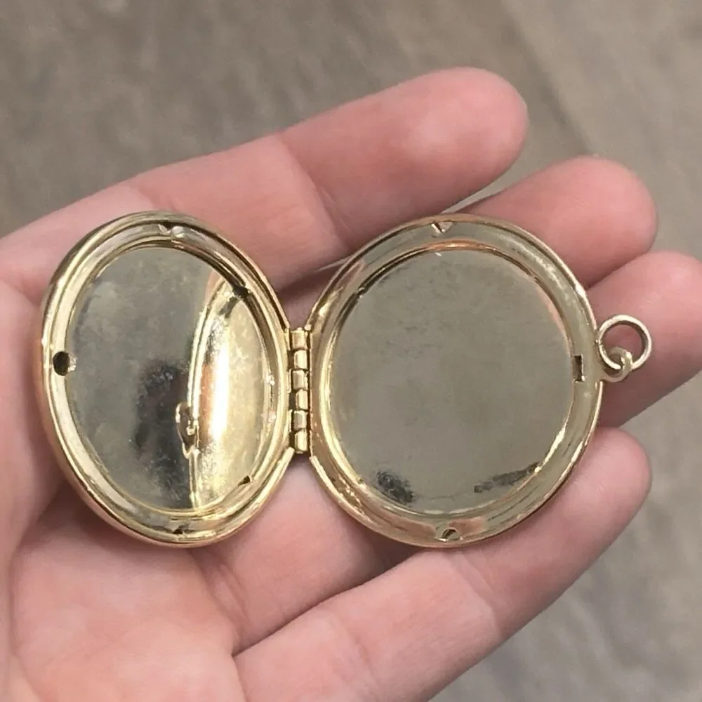 Vintage Photo Locket Pendant Gold Tone Round Large Fragonard Courting Couple